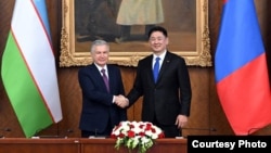 Өзбек-монгол президенттери.