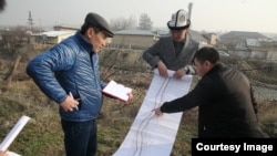 Жергиликтүү бийлик өкүлдөрүнүн долбоор менен жеринен таанышып жүргөн учуру.