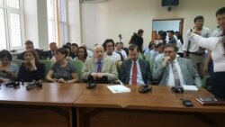 Асқаров ишини қайта кўриб чиқиш жараёнида иштирок этаётган хориж дипломатлари.