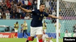 Կիլիան Մբապեն տոնում է Դանիայի դարպասը խփած գոլը, «Ռաս Աբու Աբուդ» մարզադաշտ, Դոհա, 26-ը նոյեմբերի, 2022թ