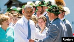 Германи --Баварерчу бахархошца ву Цхьаьнатоьхначу Штатийн президент Обама Барак а, Германин канцлер Меркел Ангела а, 6Ман2015