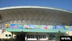 Бишкектеги цирктин имараты.