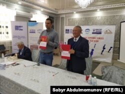 Иван Милых и Жамалидин Ишанкулов после подписания соглашения о сотрудничестве.