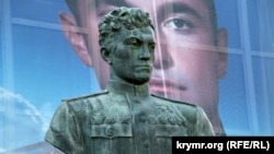 Туган урыны Алупкада Аметхан Султан һәйкәле