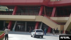 «Community connection» atly ýörite programma boýunça Birleşen Ştatlarda tälim almaga barýan bu lukmanlar Aşgabadyň aeroportunda yzlaryna gaýtaryldy.