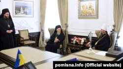 Митрополит Київський і всієї України Епіфаній (праворуч) і Вселенський патріарх Варфоломій під час зустрічі в резиденції глави ПЦУ. Київ, 21 серпня 2021 року