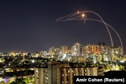Протиповітряна оборона Ізраїлю працює по палестинських ракетах, Ашкелон, 14 травня 2021 року