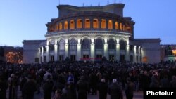 Армения - Оппозиционный Армянский национальный конгресс проводит митинг на площади Свободы в Ереване, 1 марта 2012 г. 1Mar2012.