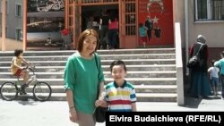 Толкун Турдугулова и ее сын