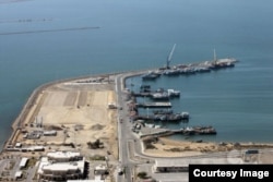 با توجه به مشکلات موجود میان پاکستان و افغانستان در این اواخر تاجران افغان به استفاده از بندر چابهار رجوع بیشتر کرده اند