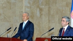 Հայաստան -- Հայաստանի եւ Սերբիայի նախագահները հանդես են գալիս մամուլի համար համատեղ հայտարարությամբ, Երեւան, 28-ը հուլիսի, 2009 թ.