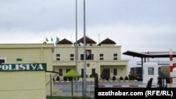 Контрольно-пропускной пункт «Шават-Дашогуз» на узбекско-туркменской границе.