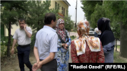 Соттолуп жаткандардын жакындары. Тажикстан