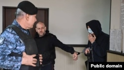 Алексей Чеботарев из ОПГ киллеров-спецназовцев в суде (крайний справа)