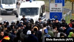 آرشیف، پناهجویان در مرز میان بوسنیا و کروشیا 