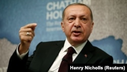 Մեծ Բրիտանիա - Թուրքիայի նախագահ Ռեջեփ Էրդողանը ելույթ է ունենում Chatham House-ում, Լոնդոն, 14-ը մայիսի, 2018թ․