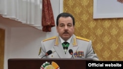 Тажикстан. Коргоо министри  Шерали Мирзо.  