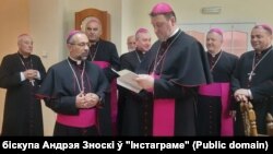 Першая сустрэча каталіцкіх біскупаў з апостальскім нунцыем у Беларусі архібіскупам Іньяца Чафаляй.