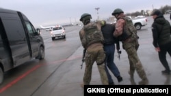 Кадыр Досонов былтыр сентябрь айында дагы кармалган. 