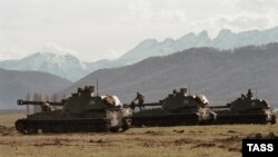 Ռուսաստանյան զինուժին պատկանող տանկեր՝ Վլադիկավկազի մատույցներում, արխիվ