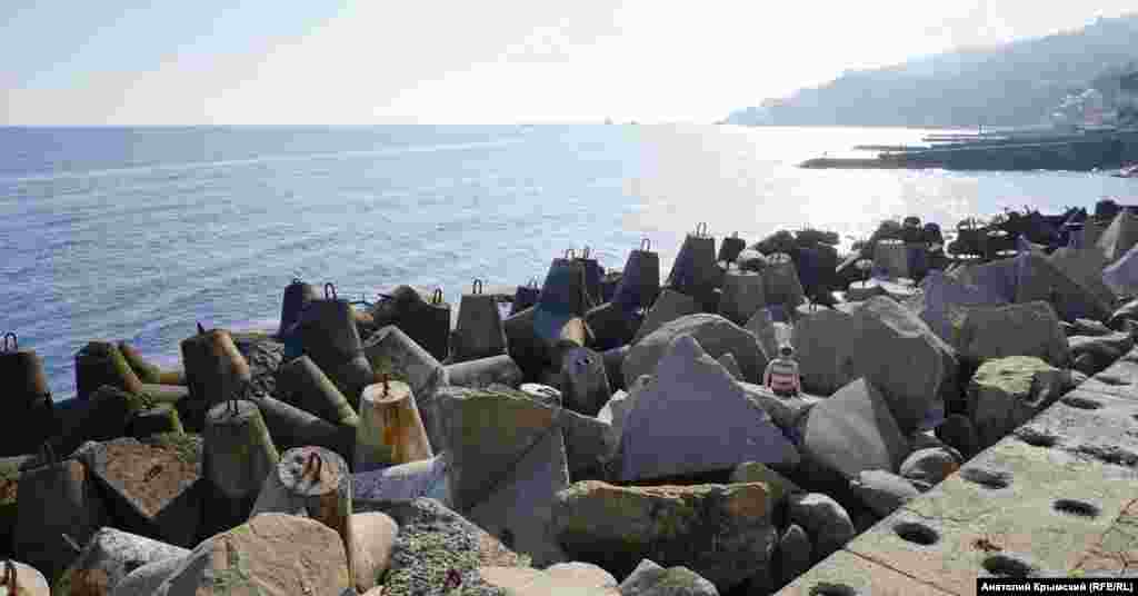 Тут зміцнювали берег