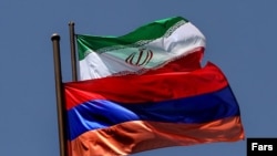 Հայաստանի և Իրանի դրոշները, արխիվ