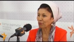 Ай нурунан түшкөн кыз