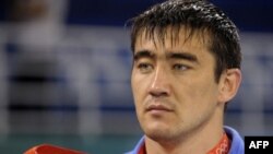  Асхат Житкеев - на пьедестале почета Пекинской Олимпиады.