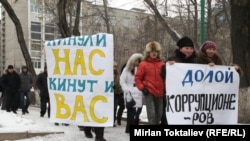 Кумарканалардын жабылышына каршы өткөн митингден бир көрүнүш