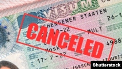 Шенген визасын алган орусиялыктардын паспорту. Иллюстрация сүрөт.