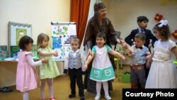 Татар теленә һәм мәдәниятенә багышланган кичәгә Гөлзадә Сафиуллина килде