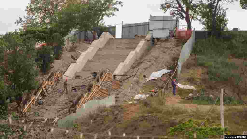 Так виглядає фрагмент демонтованих сходинок Великих Мітрідатських сходів у Керчі. Роботи з укріплення сходів досі не завершили. &nbsp; Більше фотографій Керчі на початку літа &ndash; у фотогалереї &nbsp;