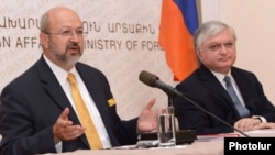 Armenia - Foreign Minister Edward Nalbandian (R) and OSCE Secretary General Lamberto Zannier hold a joint press conference in Yerevan, 12Jul2012.
