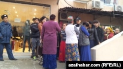 Türkmenistanda walýutanyň nagt çalyşygy 2016-njy ýyldan bäri gadagan. 