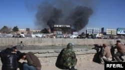 Талиб согушкерлеринин кол салуулары дээрлик күн сайын орун алып жатканына карабай оогандардын көбү коопсуздуктун жоктугун коррупциядан кийинки көйгөй деп эсептешет. 