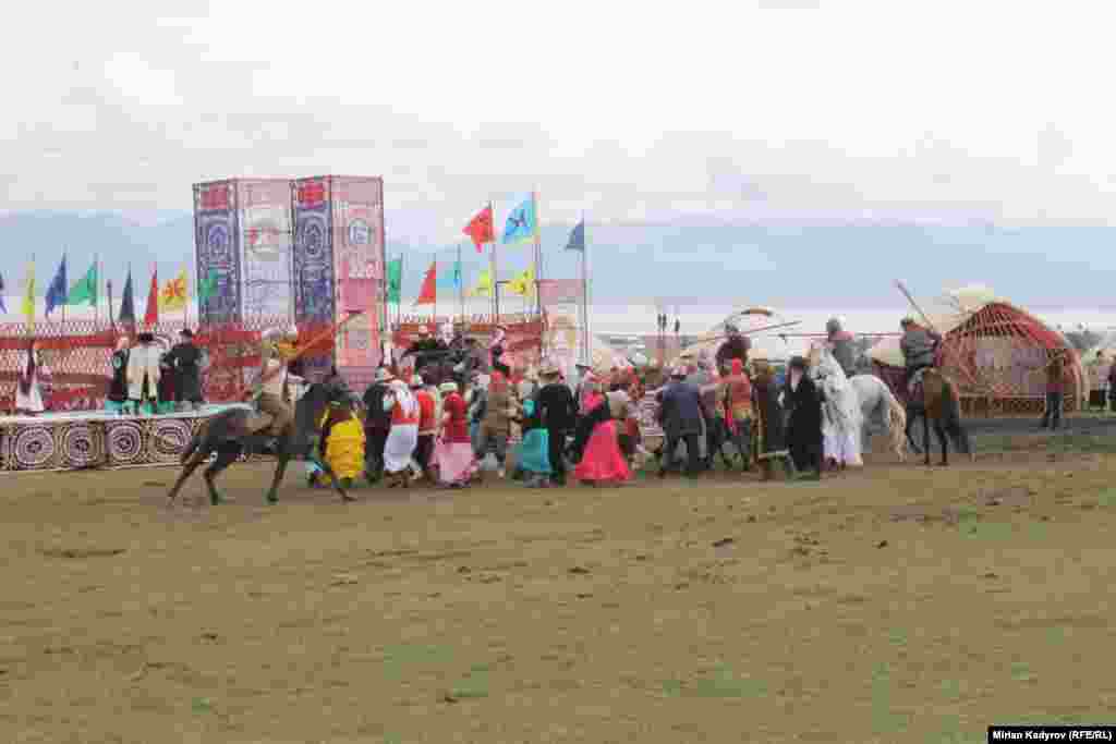 Тайлак Рыскул уулу болжол менен 1796-жылы азыркы Ак-Талаа районунун аймагында&nbsp;туулган. Ал он тогузунчу кылымдын биринчи жарымынан тарта кыргыз элинин көз карандысыздыгы үчүн күрөш жүргүзгөн. Ал 1838-жылы Кокон хандыгынын тыңчысы тарабынан ууландырылып өлтүрүлгөн.