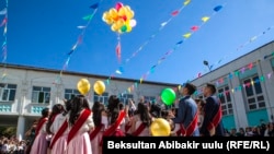 Бүтүрүүчүлөр