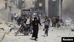 Идлибдин Маарет ал-Нуман шаарчасы аба соккусунан кийин. 31-май, 2016-жыл.