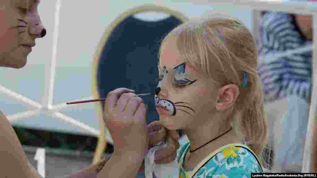 Особливо популярним серед дітей на фестивалі був боді-арт. Авжеж, у котячому стилі