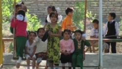 Çagalar bagyndaky nahar 'tagamsyz'. Terbiýeçiler işlerini ýitirmekden 'gorkýar'