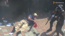 Украина: Жогорку Рада алдындагы тополоң