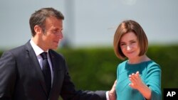 Президент Франції Емманюель Макрон і його молдовська колега Мая Санду, архівне фото