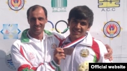 Шаҳриёр Даминов (аз тарафи рост) бо Нодир Сафаров