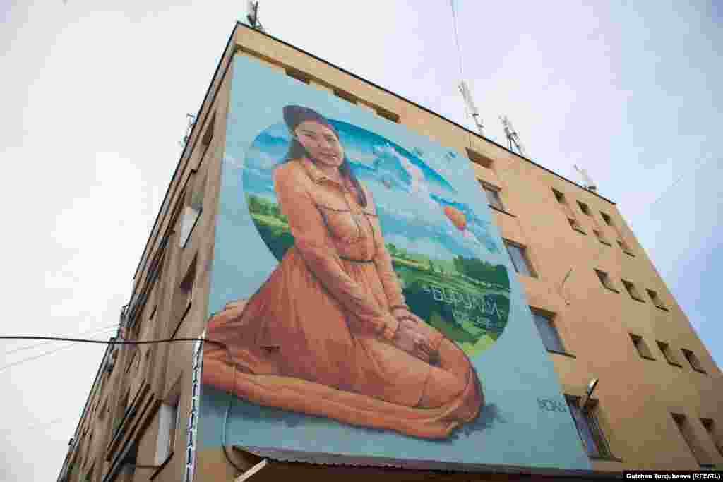 Бурулай Турдаалы кызы быйыл 27-майда Жайыл райондук ички иштер бөлүмүндө өлтүрүлгөн. Чүй облустук ички иштер башкармалыгы аны ала качып бараткан жигит кармалгандан кийин милиция бөлүмүндө кызды бычактап, өзүнө да кол салганын билдирген.