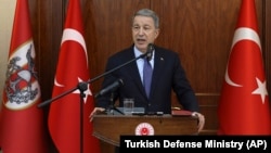 Թուրքիայի պաշտպանության նախարար Հուլուսի Աքար, արխիվ