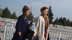 Diňle: Edara-kärhanalarda zenanlara diňe sary reňkde öýme we ýaglyk dakynmak talaby güýje girizildi