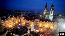 Прага Рождество майрамында кулпуруп калат