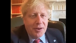 Голова уряду Великої Британії Боріс Джонсон керує країною із самоізоляції. 27 березня 2020 року
