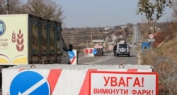 Блок-пост Национальной полиции Украины в поселке Долина