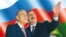 Плакат в Азербайджане: Гейдар Алиев и Ильхам Алиев